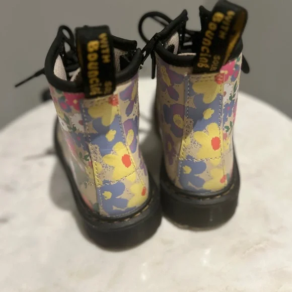Dr. Martens Kids Boots - Pastel Floral - Picture 5 of 7